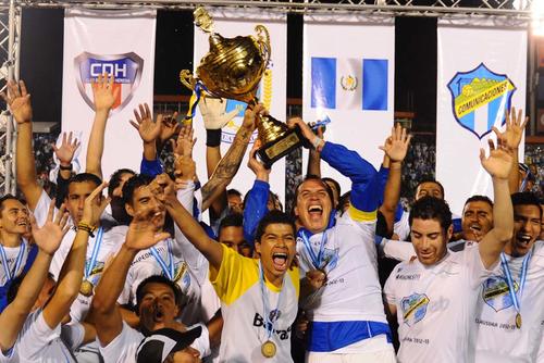 Los cremas son el &uacute;ltimo equipo que levant&oacute; la copa de la Liga Nacional