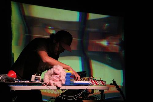 Dieresis en la "Semana de la música avanzada" este año. 