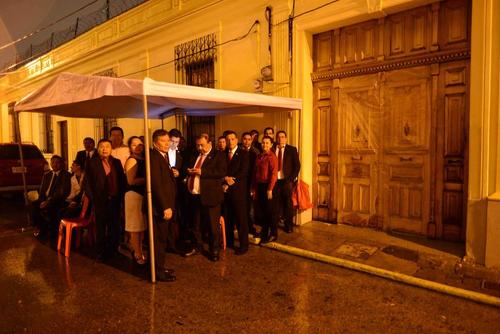 Los representantes de Lider acamparon frente al TSE durante 4 días para poder ser los primeros en presentar su solicitud de inscripción. (Foto: Jesús Alfonso/Soy502)