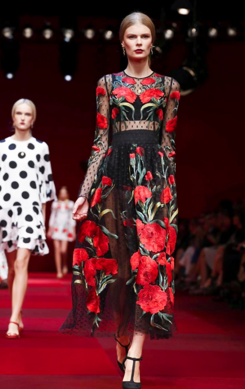 Las transparencias da un toque de elegancia a este vestido. (Foto: Valerio Mezzanotti/Nowfashion) 