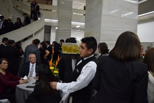 Las bebidas alcohólicas abundaron, pese a la falta de recursos de la que se queja el Organismo Judicial. (Foto: Esteban Biba/ Soy502)