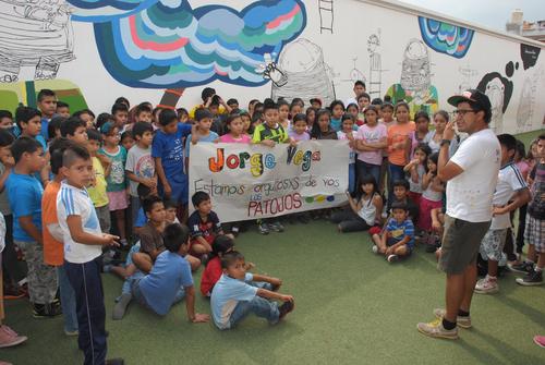 Junto a Juan Pablo Romero, toda la "Patojada" celebr&oacute; la medalla de Jorge Vega. Los dos hermanos menores del campe&oacute;n panamericano son parte del proyecto que busca abrir oportunidades para los j&oacute;venes. (Foto: Nuestro Diario)
