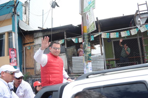 El aspirante a la Presidencia recorri&oacute; las calles de San Marcos acompa&ntilde;ado de adeptos de Lider que portaban playeras y banderines de la agrupaci&oacute;n. 