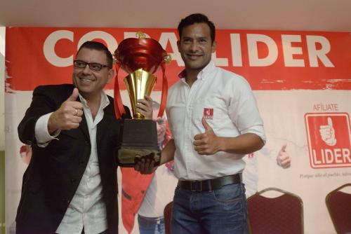 Carlos "El Pescado" Ruiz, jugador de Municipal, present&oacute; el nuevo proyecto del partido L&iacute;der: un torneo de f&uacute;tbol a nivel nacional. (Foto: Jes&uacute;s Alfonso/Soy502)