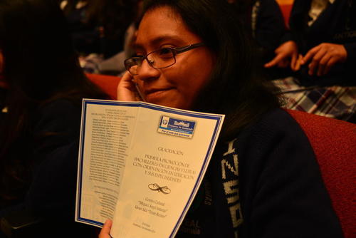 Un total de 4,056 j&oacute;venes se graduaron del sector p&uacute;blico como bachilleres en educaci&oacute;n en 2014. (Foto Archivo/Soy502)