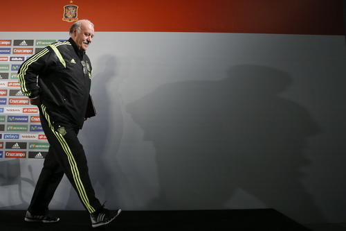 Del Bosque no quiso apuntar a ninguno de sus jugadores. Respondi&oacute; tranquilo en la conferencia de prensa. (Foto: EFE)