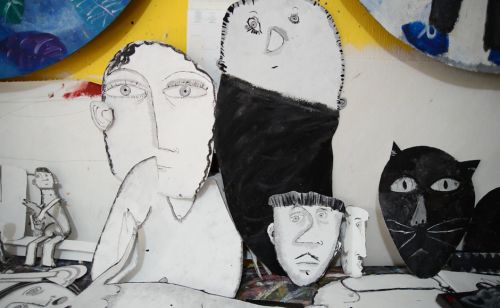 Los niños que asisten a las escuela Frida Kahlo pueden expresarse libremente en diversas ramas de la plástica. (Foto: Wilder López/Soy502)  