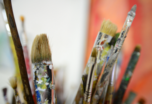 Los pinceles son herramientas poderosas de expresión, diversión y educación. (Foto: Wilder López/Soy502) 