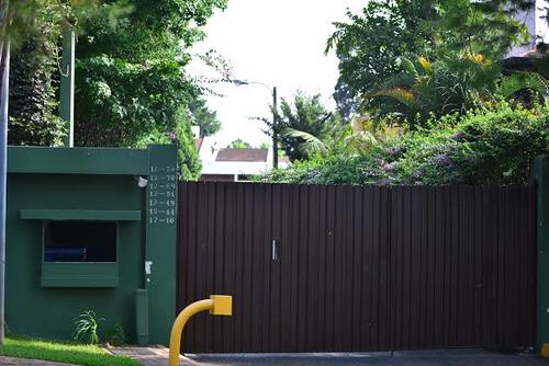 Esta es la fachada de una de las propiedades de la vicemandataria en la zona 14.  (Foto: Wilder López/Soy502) 