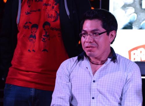 Fernando Vásquez acompañó a los Malacates en la interpretación de "Lágrimas por Thelma". (Foto: Selene Mejía/Soy502) 