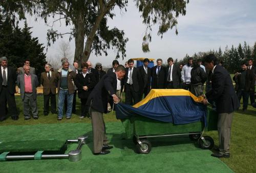 Los aficionados de Boca Juniors en Argentina tambi&eacute;n cuentan con un lugar para descansar bajo el manto de sus colores favoritos. (Foto: Google)