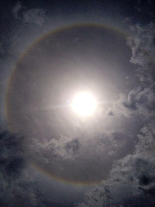 Antes se cre&iacute;a que los Halos Solares eran un fen&oacute;meno raro, ahora se sabe que ocurren con frecuencia. (Foto Cortes&iacute;a: Jorge Figueroa).