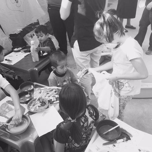 Los ni&ntilde;os crean lazos m&aacute;s r&aacute;pidamente que los adultos. (Foto: Nancy Chang)