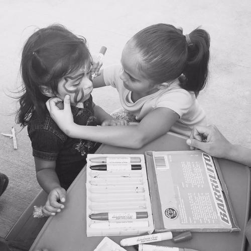 Ni&ntilde;os volcando su solidaridad en otros ni&ntilde;os: una lecci&oacute;n de vida. (Foto: Nancy Chang)