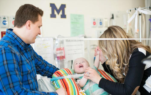 Garret es otro de los beb&eacute;s que fue intervenido con el implante 3D hace casi un a&ntilde;o. (Foto ElD&iacute;a)