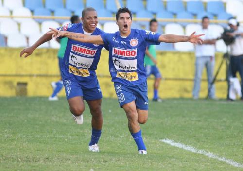 El uruguayo fue figura e &iacute;dolo en el tiempo que jug&oacute; con el Isidro Metap&aacute;n (Foto: La Prensa Gr&aacute;fica)