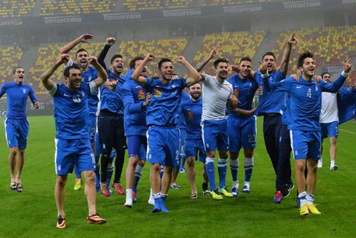 Grecia clasific&oacute; a Brasil 2014 tras empatar 1-1 ante Rumania en el juego de vuelta, pues en el de ida los griegos hab&iacute;an ganado 3-1.