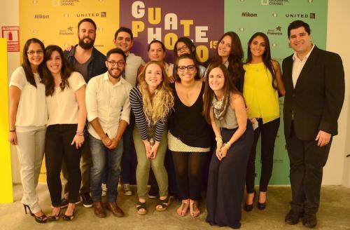 Integrantes de "La Fototeca" invitan a participar en GuatePhoto. (Foto: Selene Mej&iacute;a/Soy502) 