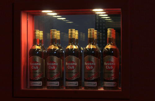 El litro de Havanista vale 16.90 d&oacute;lares, mientras que el precio de su similar Havana Club es de 11.90 d&oacute;lares. (alongthemalecon.blogspot.com)