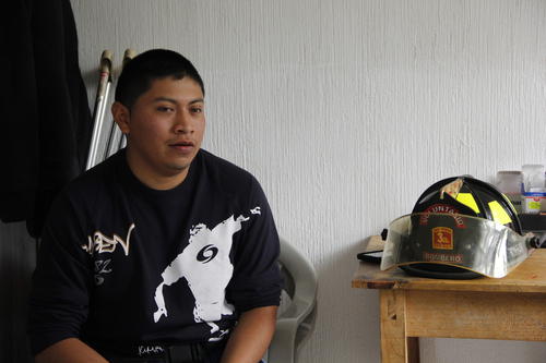 Henry Hern&aacute;ndez, el bombero voluntario que fue arrollado por un conductor ebrio mientras atend&iacute;a una emergencia y perdi&oacute; una pierna. (Foto: Fredy Hern&aacute;ndez/Soy502)