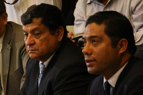 El partido Lider pidió a Baudilio Hichos, a la izquierda, renunciar de la pesquisidora que ve el antejuicio de Otto Pérez y solicitó que sea Hugo Fernando García Gudiel, derecha, quien sea el presidente de dicha comisión. (Foto: Alexis Batres/Soy502)