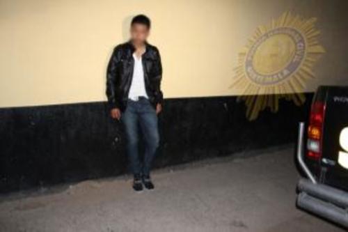 El menor de 17 a&ntilde;os fue capturado cuando pretend&iacute;a recoger el dinero que pidi&oacute; al p&aacute;rraco de la Iglesia Divina Providencia. (Foto: PNC) 