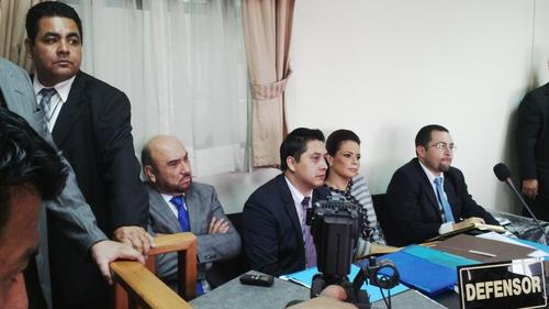 Mariano Paz (I), Mario Cano (C) y Roxana Baldetti (D), durante la audiencia. (Foto: Carmen Carrillo/Soy502)