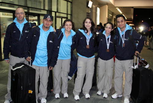 La delegaci&oacute;n nacional de taekwondo que particip&oacute; en los Juegos Bolivarianos Trujllo 2013, a su retorno a Guatemala. (Foto: Luis Barrios/Soy502)