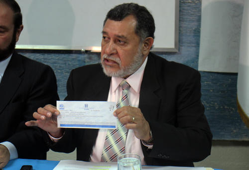 Las autoridades del Tribunal Supremo Electoral explicaron que, adem&aacute;s de todos las formas de acceder a la informaci&oacute;n sobre su centro de votaci&oacute;n, la poblaci&oacute;n tambi&eacute;n podr&aacute; acudir a una delegaci&oacute;n y le imprimir&aacute;n una boleta con los datos del lugar donde votar&aacute;. (Foto: Alejandro Bal&aacute;n/Soy502)