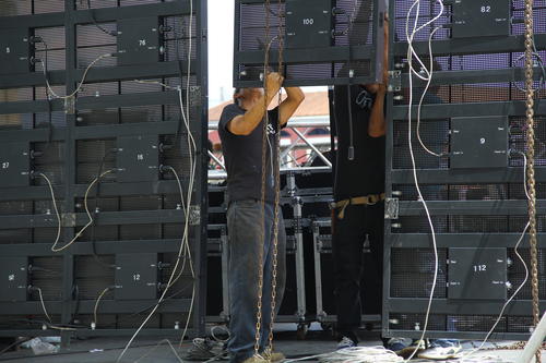 Una pantalla enorme LED cubrirá la parte trasera del escenario. (Foto: Alexis Batres/Soy502)
