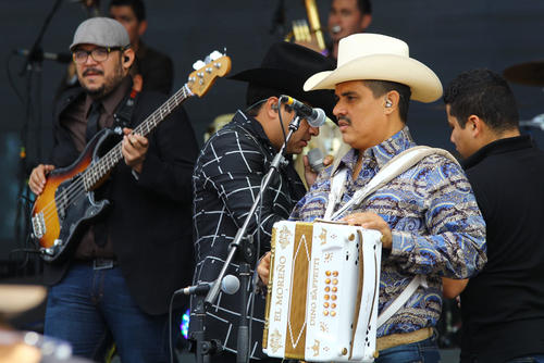 Juli&oacute;n &Aacute;lvarez y su Norte&ntilde;o Banda. (Foto: Alexis Batres)