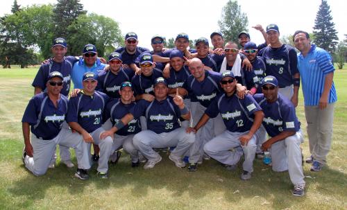 Este grupo de seleccionados nacionales gan&oacute; el primer partido de softbol en un Mundial. (Foto: Asosoftbol)