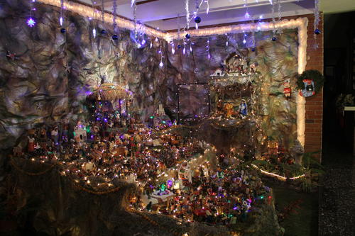 El Nacimiento de Barnoya ocupa gran parte del ingreso de su vivienda; esta tradici&oacute;n la mantiene desde hace 47 a&ntilde;os. (Foto: Alexis Batres/Soy502)