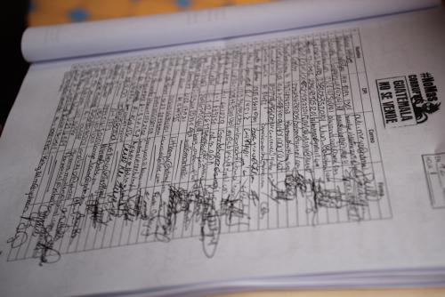 La petición de Foro Guatemala fue respaldada por 2 mil 500 firmas de la población que fueron presentadas al pleno de Magistrados del TSE. (Foto: Alejandro Balán/Soy502) 