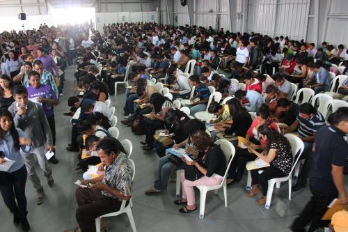 Las capacitaciones est&aacute;n a cargo de expertos que ofrecen consejos a los asistentes para la elaboraci&oacute;n de un mejor curr&iacute;culum y una buena entrevista, entre otros. (Foto: Alejandro Bal&aacute;n/Soy502)