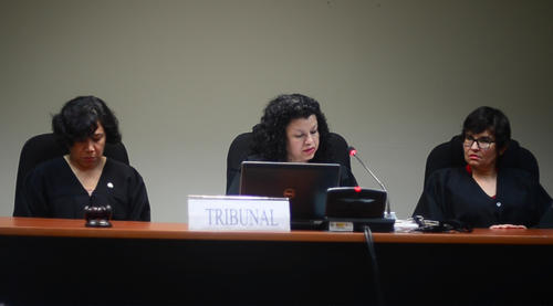 El Tribunal de femicidio pospuso hasta el martes 24 de marzo el juicio contra los j&oacute;venes acusados de haber dado muerte a la bailarina Nancy Cruz. (Foto: Jes&uacute;s Alfonso/Soy502) 