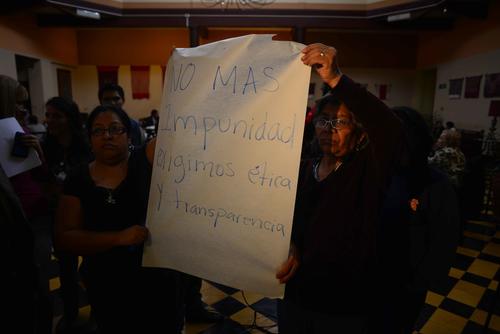 Personas que cuestionaron la postura de este grupo de magistrados electos.