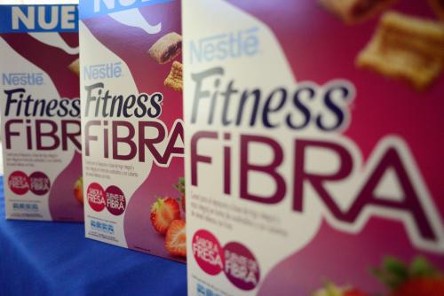 Ya puedes encontrar el nuevo Fitness Fibra en todos los supermercados del pa&iacute;s y en sus presentaciones de fresa y manzana. (Foto: Jes&uacute;s Alfonso/Soy502)