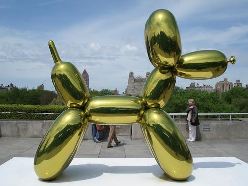El perrito hecho de globos, es una de las esculturas m&aacute;s famosas de Koons. (Foto: freemalaysiatoday.com) 
