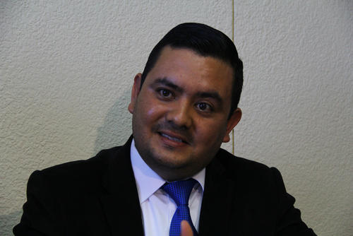 Jorge Figueroa, gerente interino de la Empresa de Comercializaci&oacute;n del Inde, explic&oacute; las justificaciones de esta instituci&oacute;n para modificar la tabla del subsidio a la tarifa social. (Foto: Alexis Batres/Soy502)