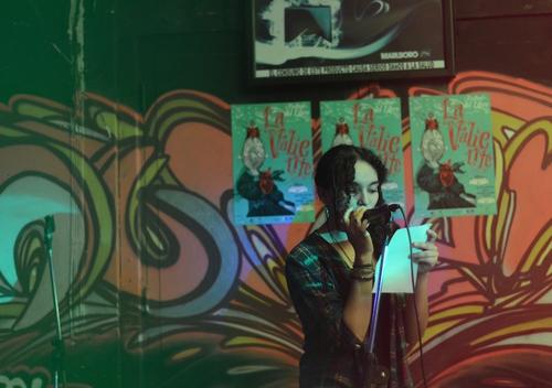 Joss Pinto se uni&oacute; a esta fiesta de letras. (Foto: Selene Mej&iacute;a/Soy502) 