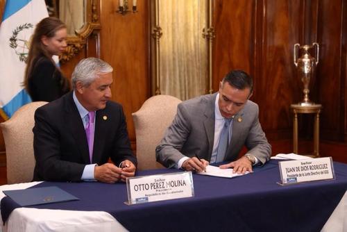 Juan de Dios Rodríguez fue secretario privado de Otto Pérez y posterior lo nombró presidente de la Junta Directiva del IGSS. (Foto: Archivo/Soy502) 