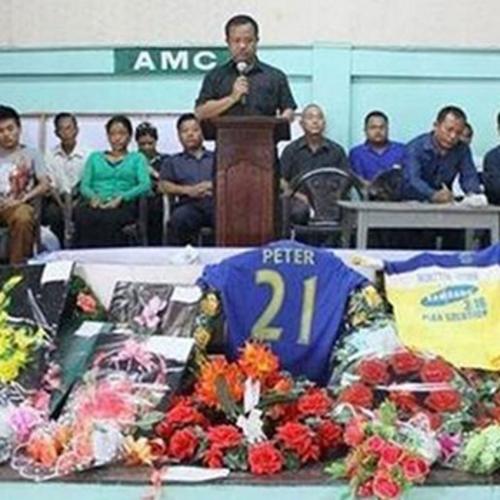 Imagen del funeral del joven jugador que muri&oacute; tr&aacute;gicamente. (Foto: Sportyou)