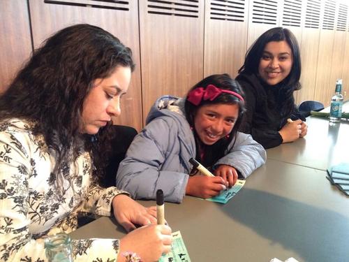 Directoras y protagonista, durante la firma de aut&oacute;grafos luego de la exhibici&oacute;n de "La casa m&aacute;s grande del mundo". (Foto: La casa m&aacute;s grande del mundo oficial) 