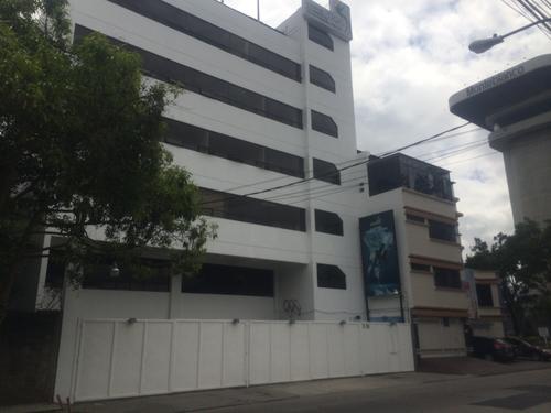 En este edificio se encontraban las instalaciones del Comité Olímpico Guatemalteco, traslado que generó fuertes críticas en la gestión anterior. Sin embargo, la actual administración decidió regresar las operaciones al Palacio de los Deportes y remodelar de nuevo el edificio para que sea un "Instituto de Ciencias Aplicadas al Deporte".