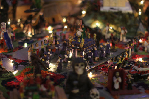 La vida y la muerte convergen en el nacimiento de Barnoya. (Foto: Alexis Batres/Soy502)