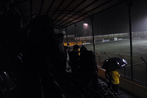 La tormenta eléctrica provocó bajones de energía en el estadio Julio A. Cobar de Petapa.  (Foto: Cortesía Nuestro Diario) 