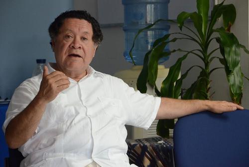 El cineasta Luis Argueta sigue con su labor de educar acerca de la migración. (Foto: Selene Mejía/Soy502) 