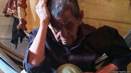 Manuel Chu, de 88 a&ntilde;os se qued&oacute; ciego y sordo debido a la enfermedad.  El abogado denuncia que recurrieron a los experimentos con poblaci&oacute;n vulnerable.  (Foto: BBC) 