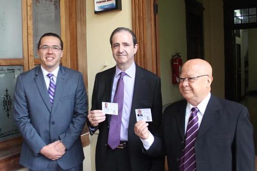 Mario Alberto Garc&iacute;a (centro) es candidato a la vicepresidencia por el partido TODOS.  (Foto: Archivo/Soy502) 